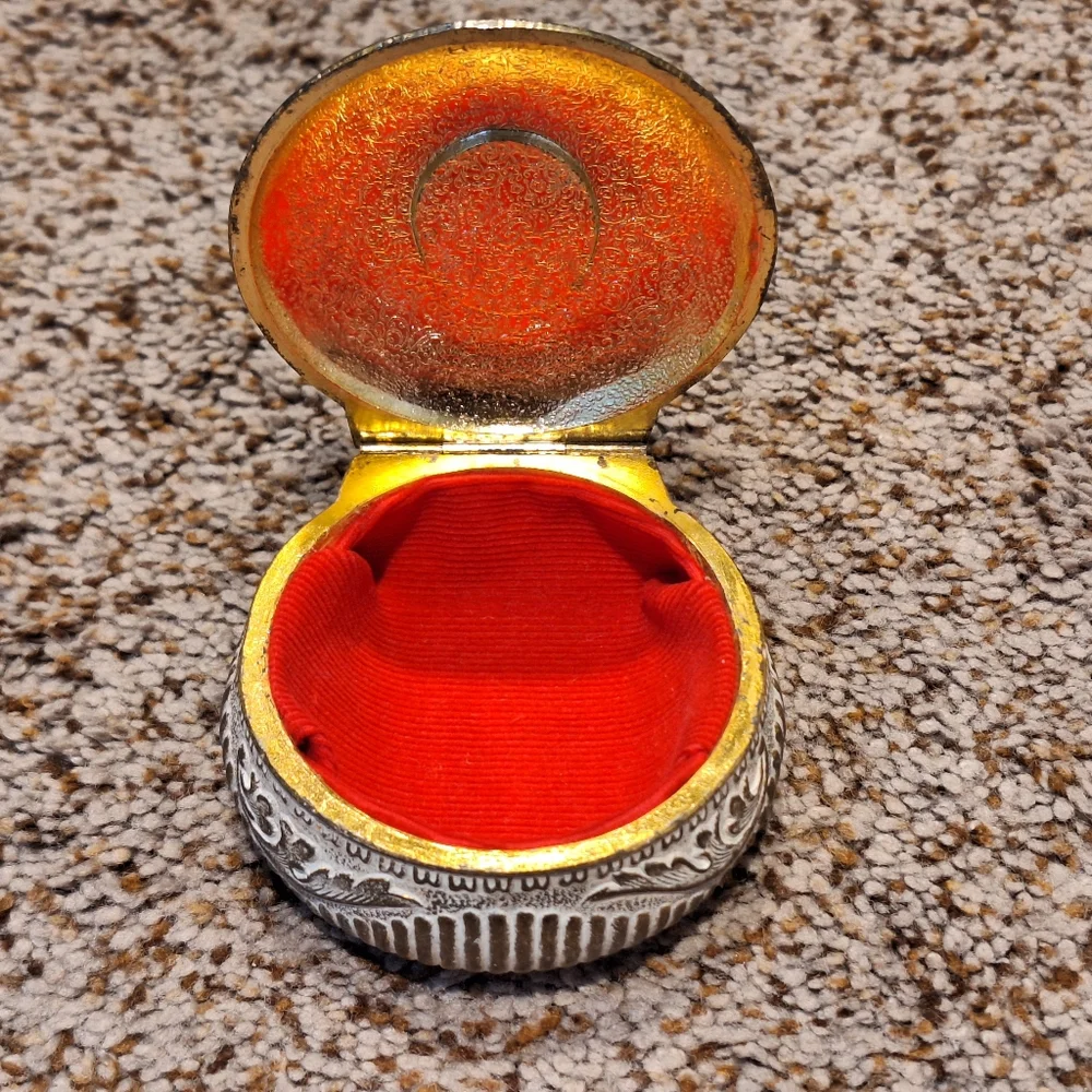 Vintage Cameo Trinket Box